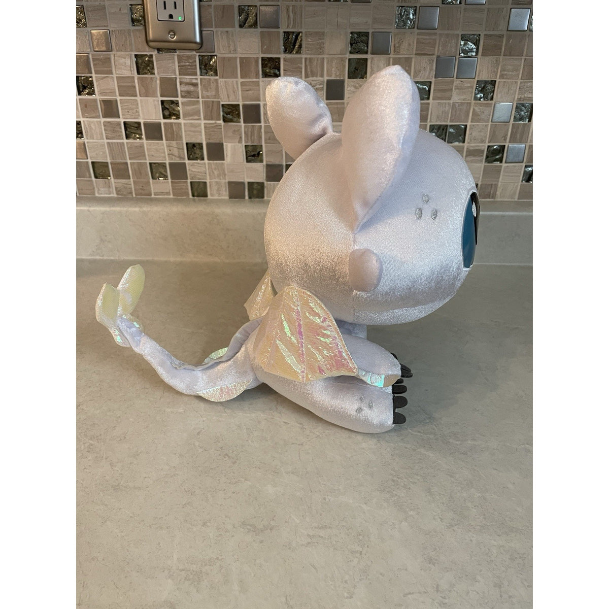 Universal Studio How To Train Your Dragon Light Fury Plush 10” Isle Of Berk